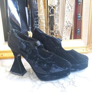 Vintage 90's Wild Pair Heels